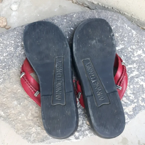 Minnetonka women's leather slip on sandal thong size 11. Western, boho. - Picture 4 of 5